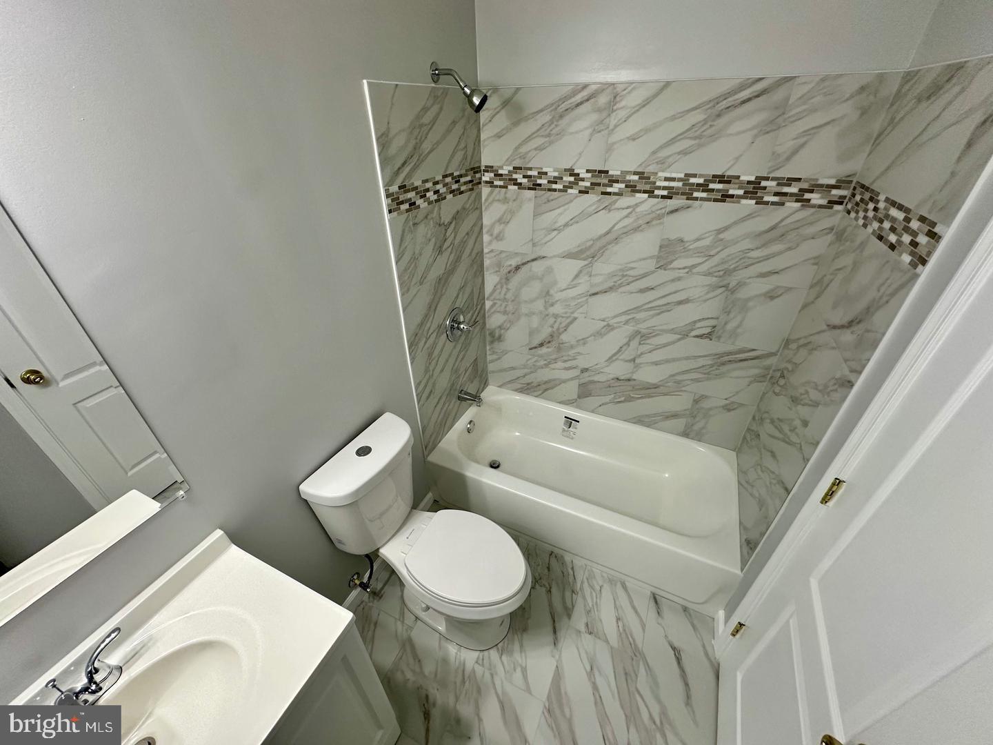 15503 Kennett Square Way Brandywine, MD 20613 - Photo 21 of 32 a bathroom with a toilet and a shower