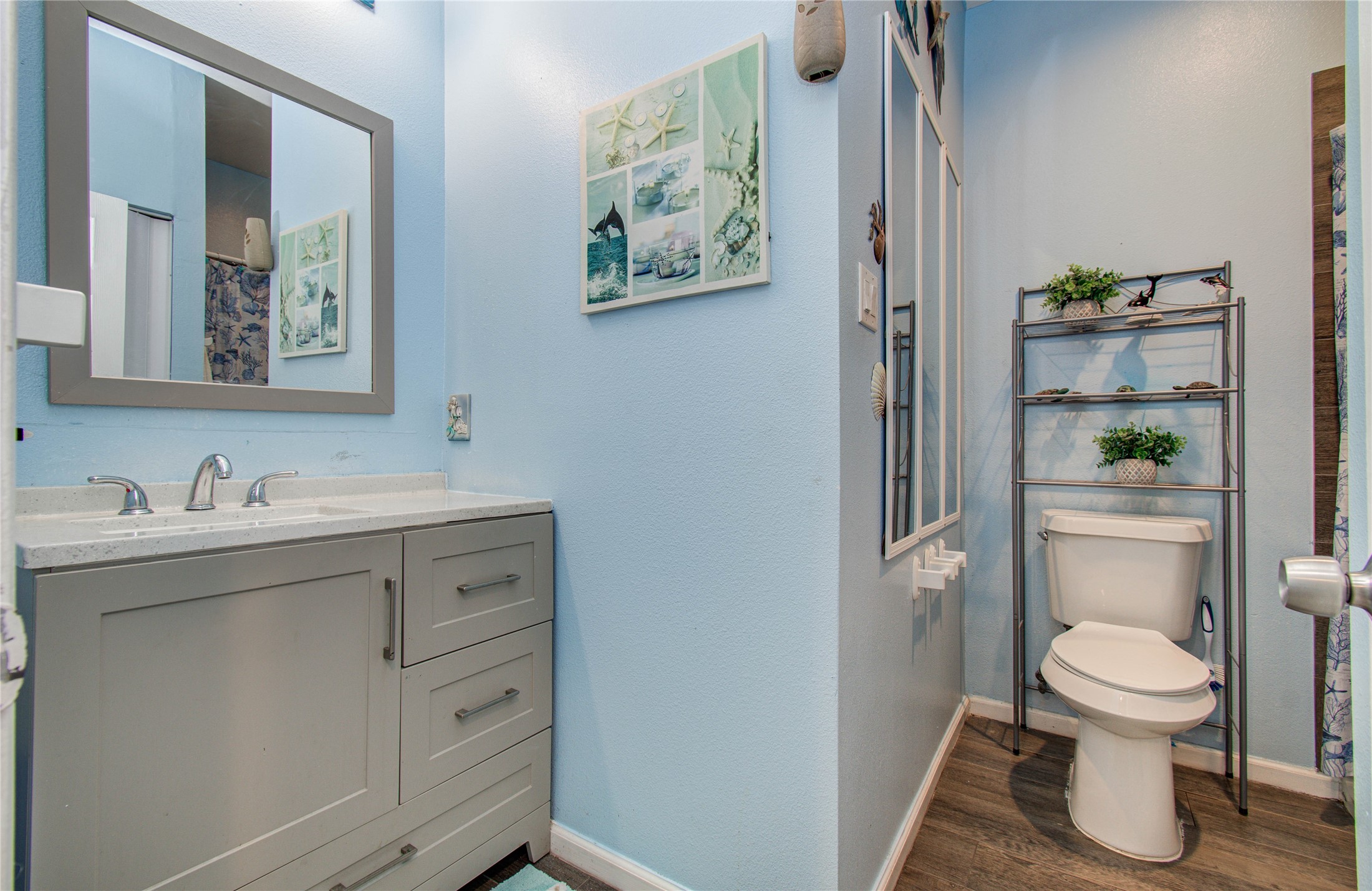 8040 Howton Street, Unit 12 Houston, TX 77028 - Photo 27 of 35 a bathroom with a toilet sink and tub
