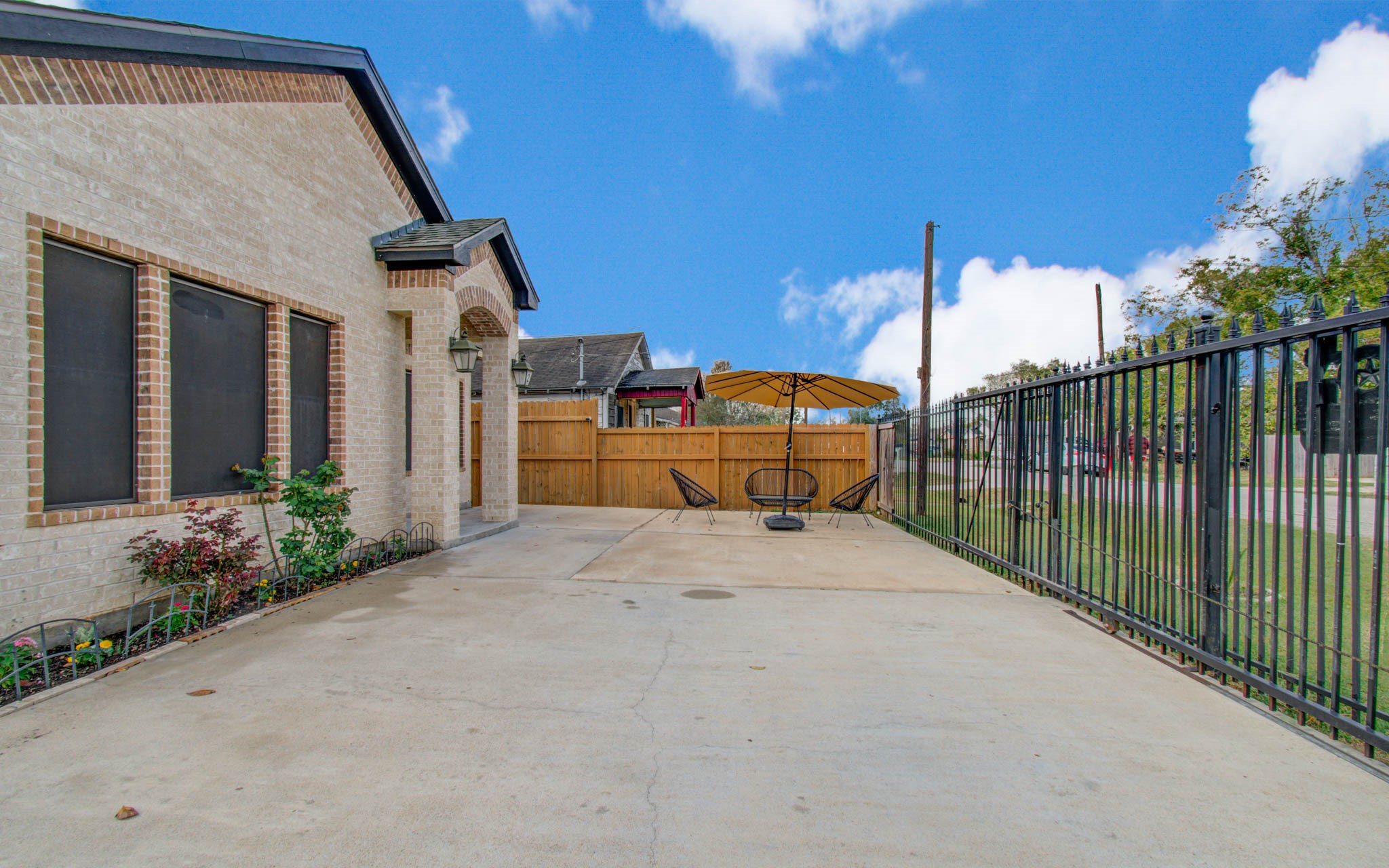8040 Howton Street, Unit 12 Houston, TX 77028 - Photo 33 of 35 a view of a house with backyard and sitting area