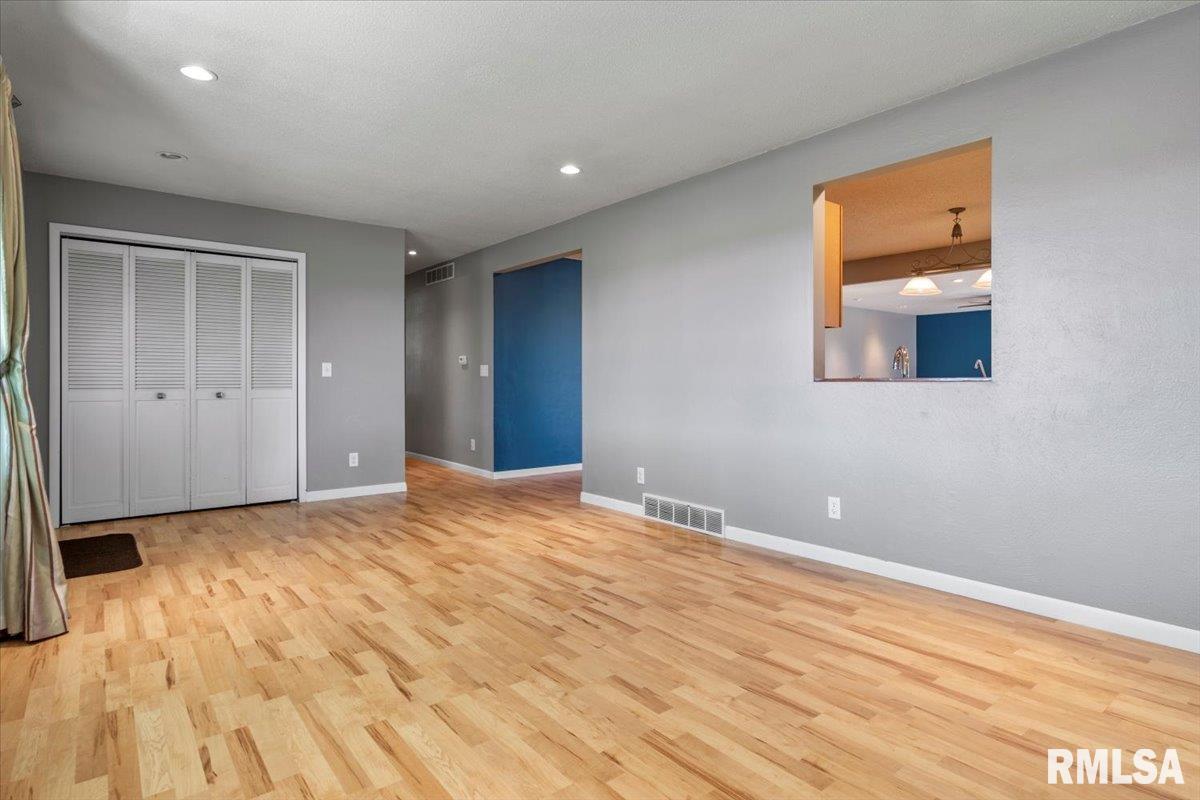 5172 Richland Street Pleasant Plains, IL 62677 - Photo 12 of 47 Gallery Image 12