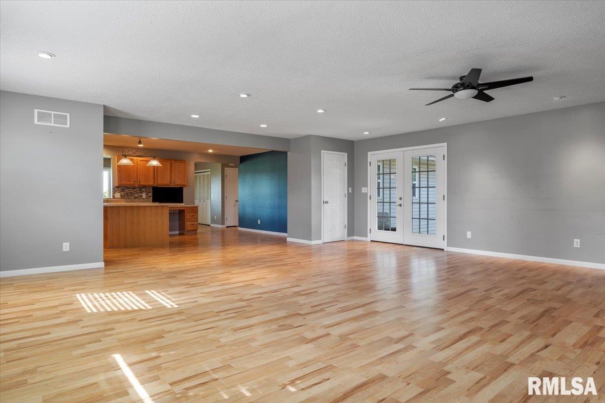 5172 Richland Street Pleasant Plains, IL 62677 - Photo 21 of 47 Gallery Image 21