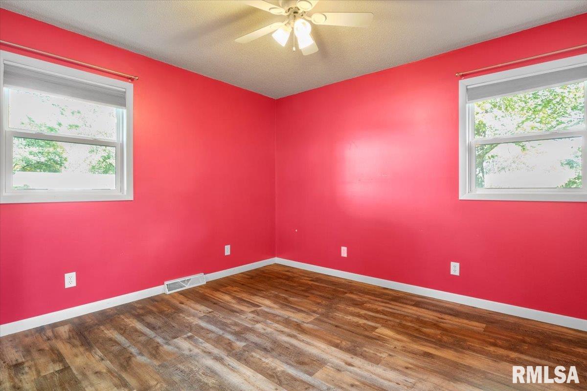 5172 Richland Street Pleasant Plains, IL 62677 - Photo 27 of 47 Gallery Image 27
