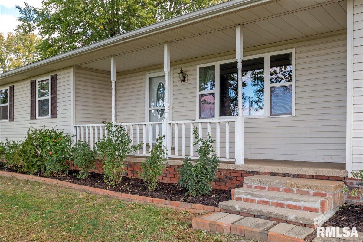 5172 Richland Street Pleasant Plains, IL 62677 - Photo 5 of 47 Gallery Image 5