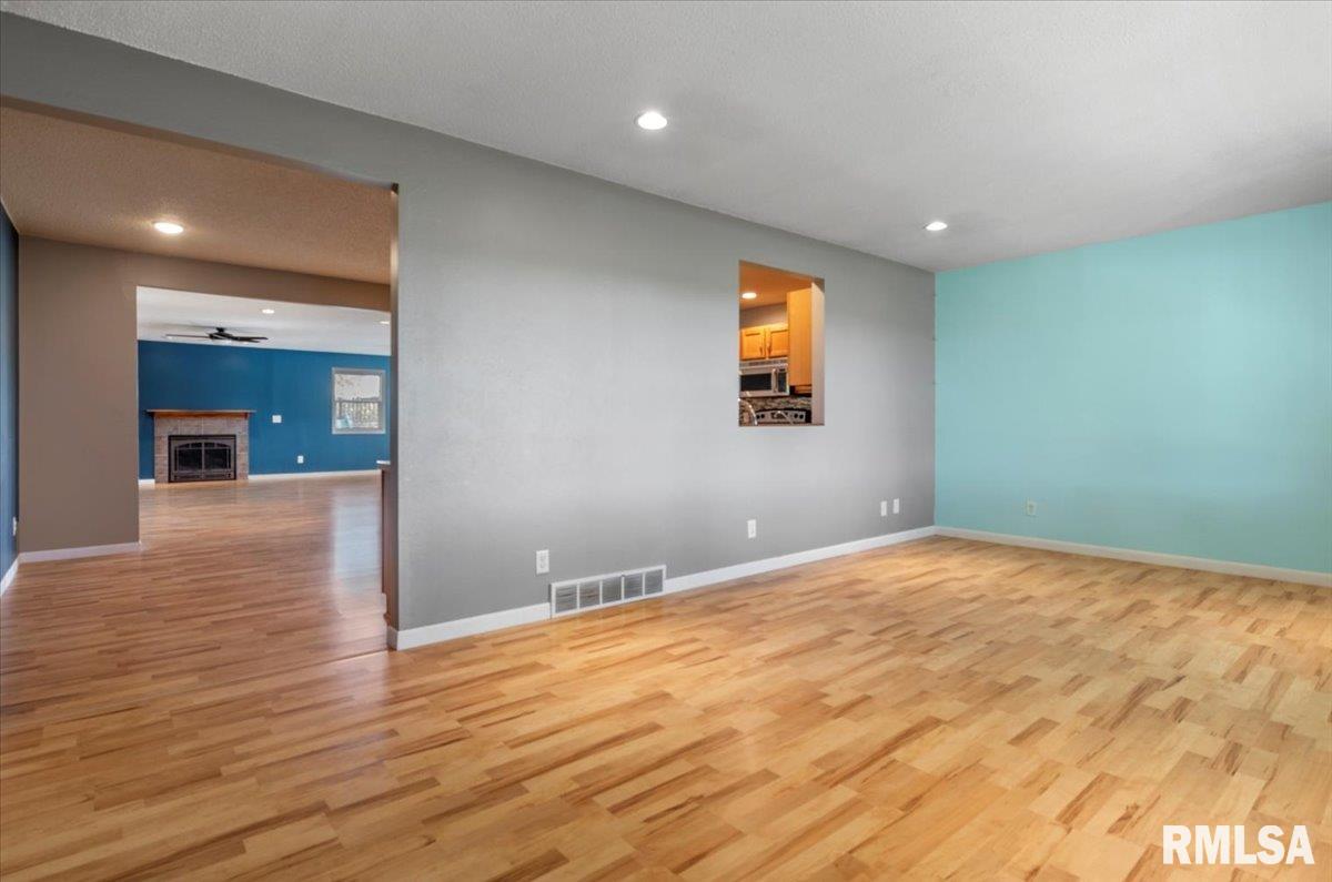 5172 Richland Street Pleasant Plains, IL 62677 - Photo 8 of 47 Gallery Image 8