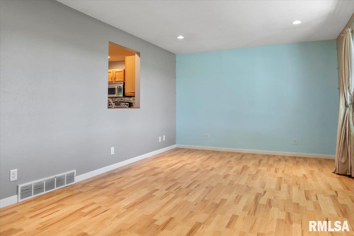 5172 Richland Street Pleasant Plains, IL 62677 - Photo 9 of 47 Gallery Image 9