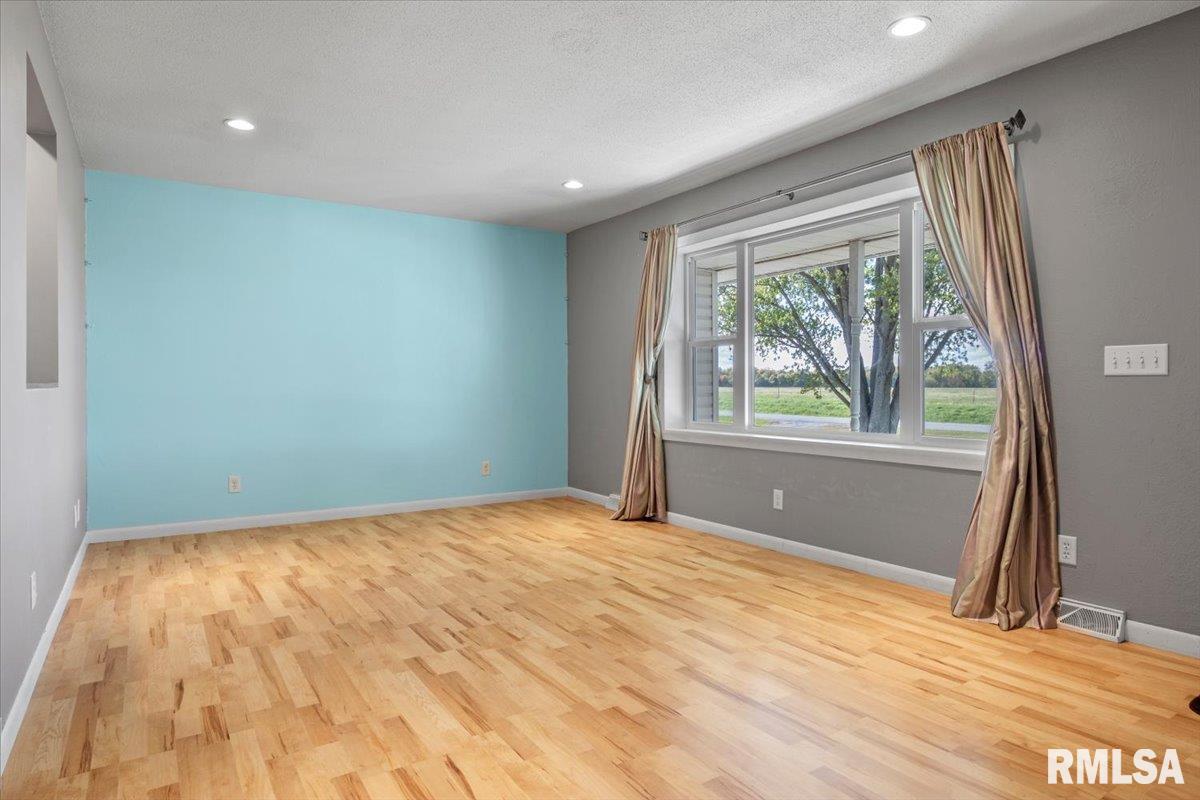 5172 Richland Street Pleasant Plains, IL 62677 - Photo 10 of 47 Gallery Image 10