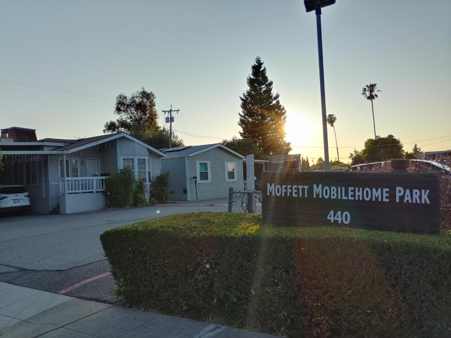 440 Moffett Boulevard, Unit 84 Mountain View, CA 94043 - Photo 32 of 38 a front view of a house with garden
