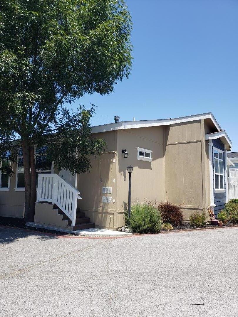 440 Moffett Boulevard, Unit 84 Mountain View, CA 94043 - Photo 6 of 38 a front view of a house with a yard