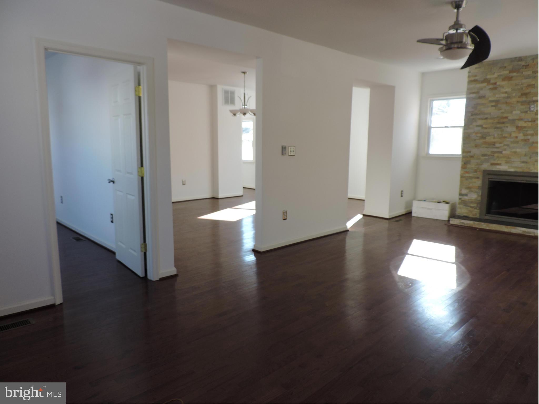 3409 Lynchester Road Baltimore, MD 21215 - Photo 5 of 29 Living Room