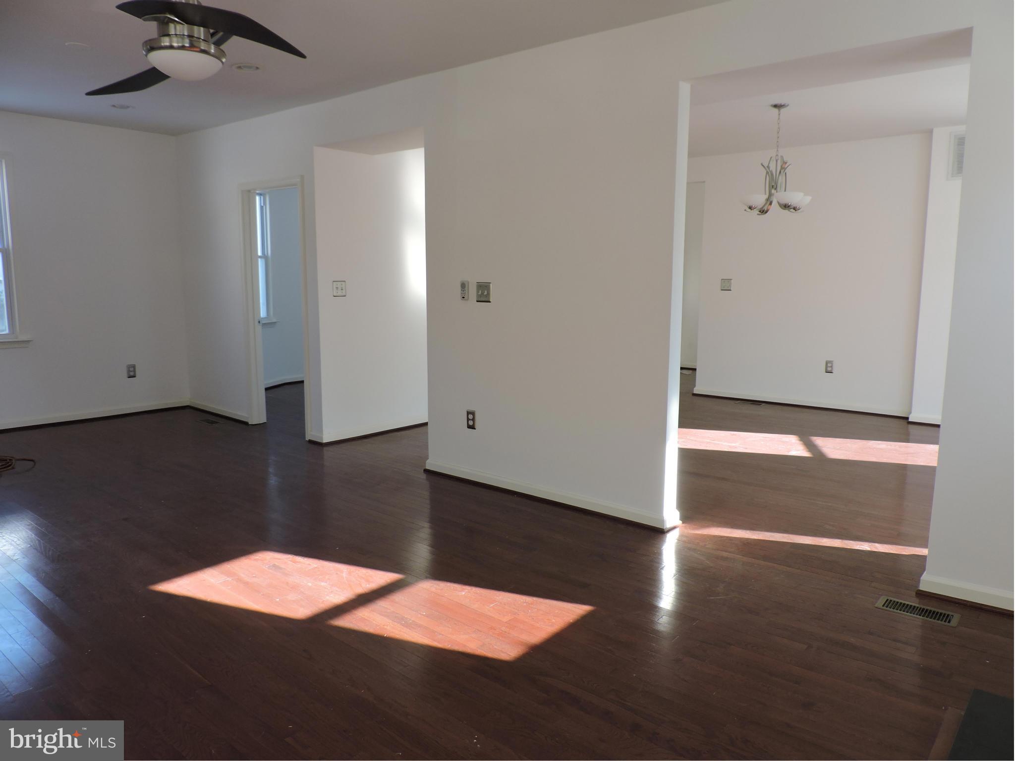 3409 Lynchester Road Baltimore, MD 21215 - Photo 6 of 29 Living Room
