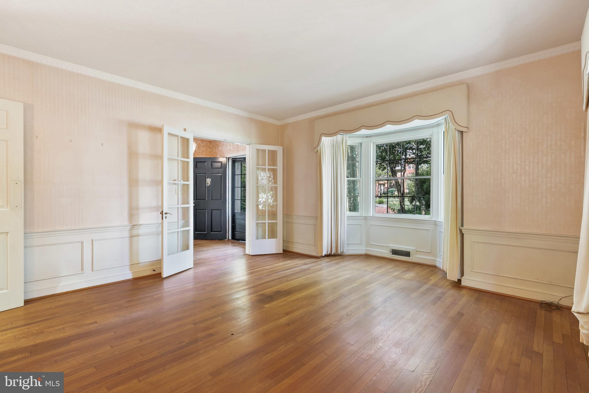 Gracious dining room