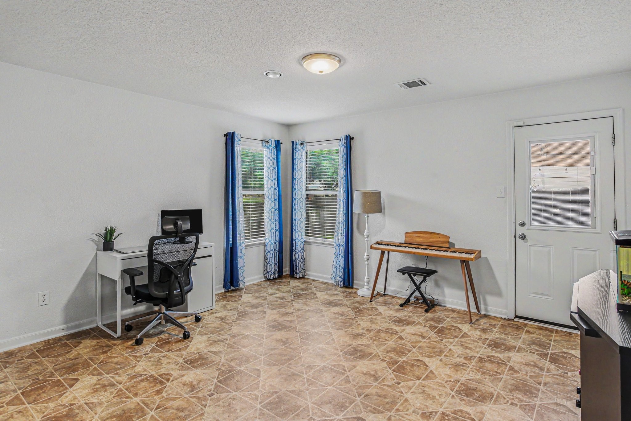 2903 Swift Brook Glen Way Spring, TX 77389 - Photo 14 of 30 Flex space that can be used as a formal dining, home office, or play room with access to the backyard.