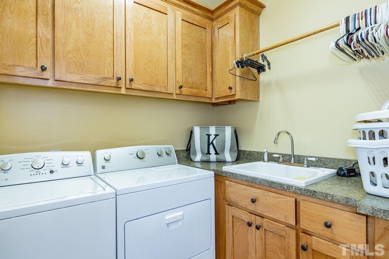 113 Oak Street Pine Level, NC 27568 - Photo 11 of 30