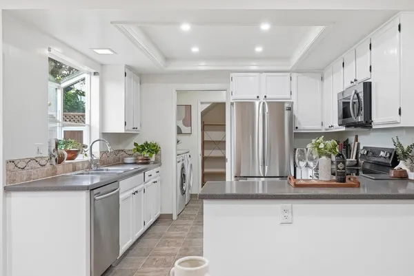 $990,000 | 38 Devonshire Avenue, Unit 6, Mountain View, CA 94043