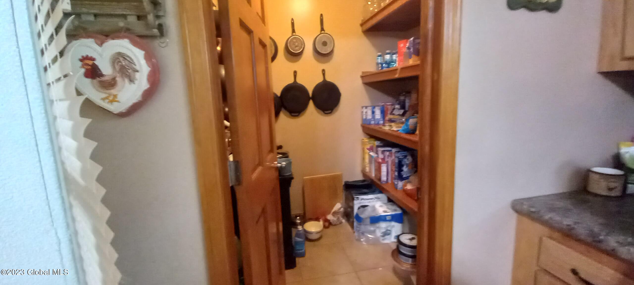910 Cleveland Avenue Schenectady, NY 12306 - Photo 4 of 15 910 Cleveland Avenue 008
