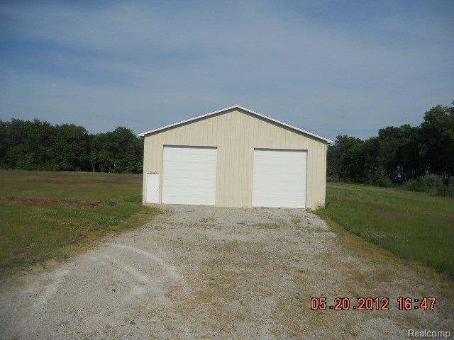 1055 Meanwell Road Dundee, MI 48131 - Photo 18 of 19 1055 Meanwell polebarn.JPG