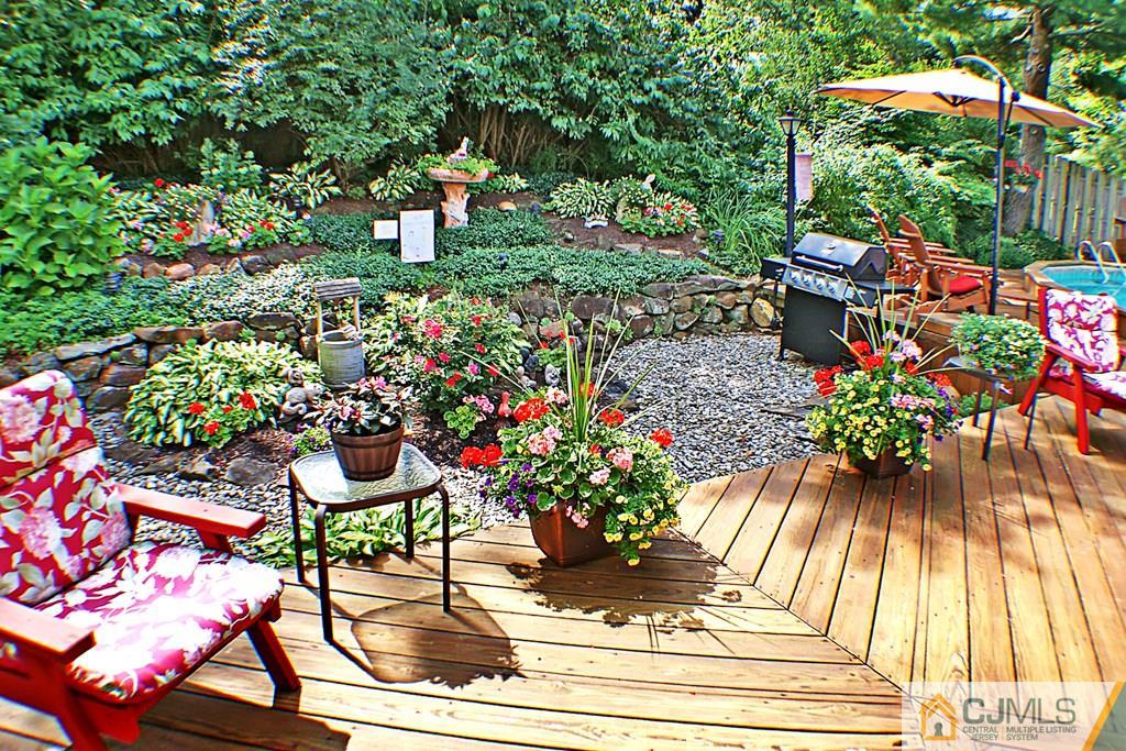10 Overbrook Road Somerset, NJ 08873 - Photo 24 of 26 a picture of flowers in a garden