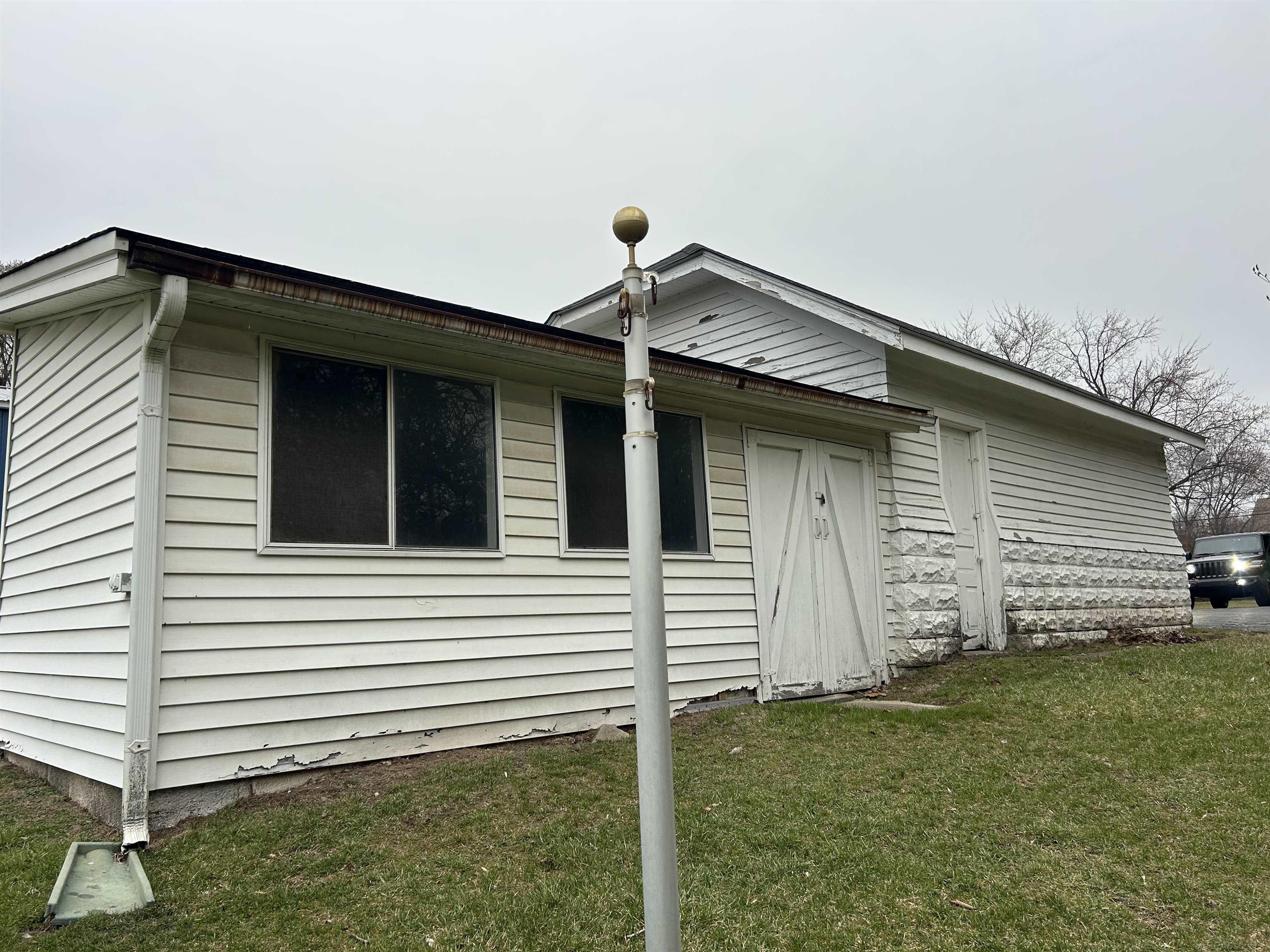 8260 Clinton River Road Sterling Heights, MI 48314 - Photo 7 of 29 50202777-98af77fc-82ff-411d-abe4-c6db10c54955.JPG