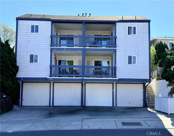 $995,000 | 1450 Manhattan Beach Boulevard, Manhattan Beach, CA 90266
