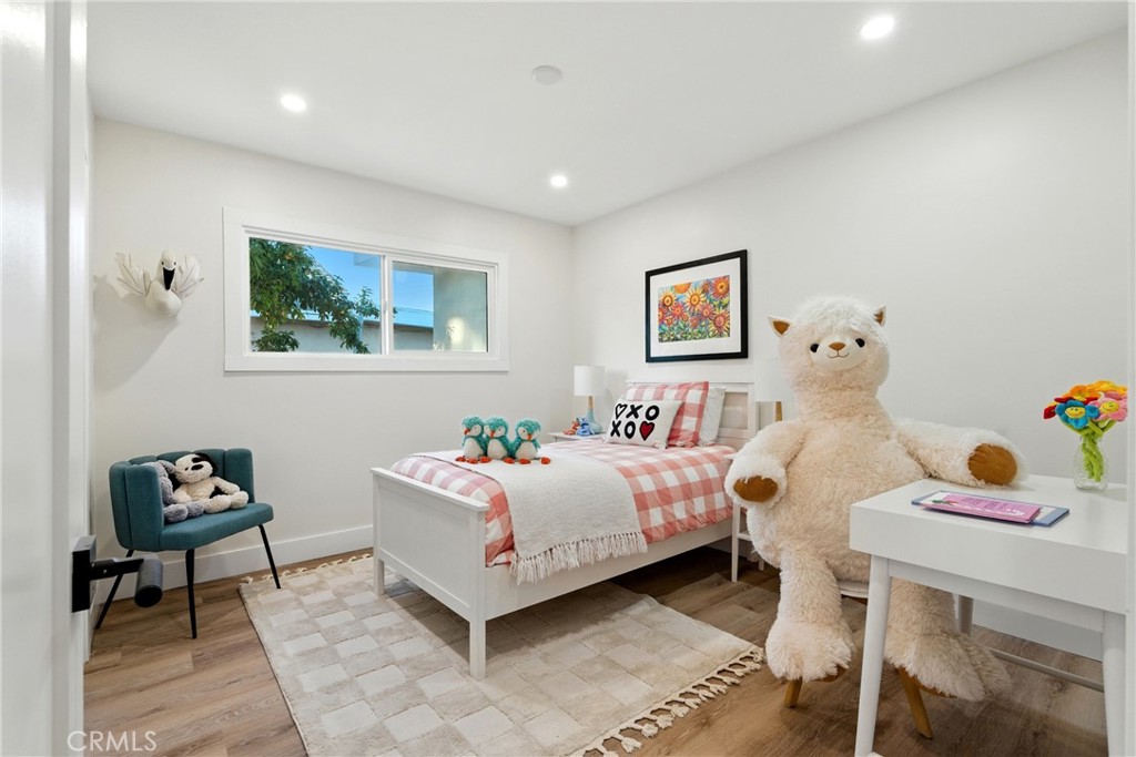 4340 2nd Avenue Los Angeles, CA 90008 - Photo 13 of 51 a bed room with a bed and a chair