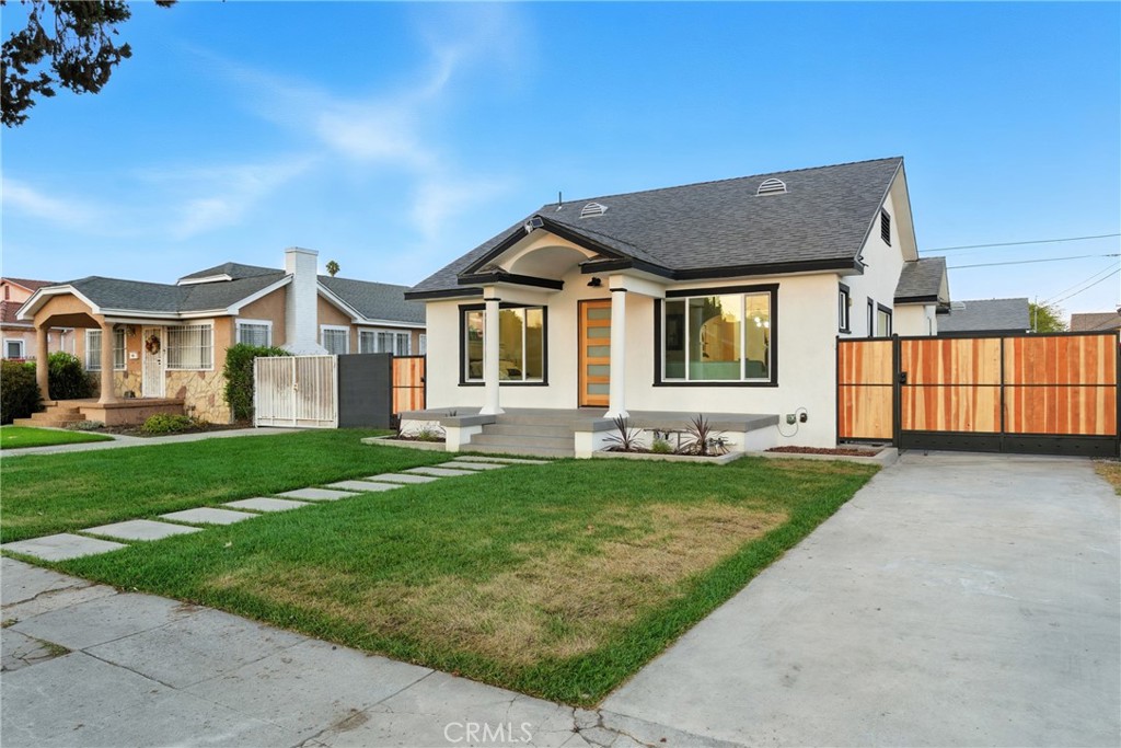 4340 2nd Avenue Los Angeles, CA 90008 - Photo 2 of 51 a front view of a house with a yard