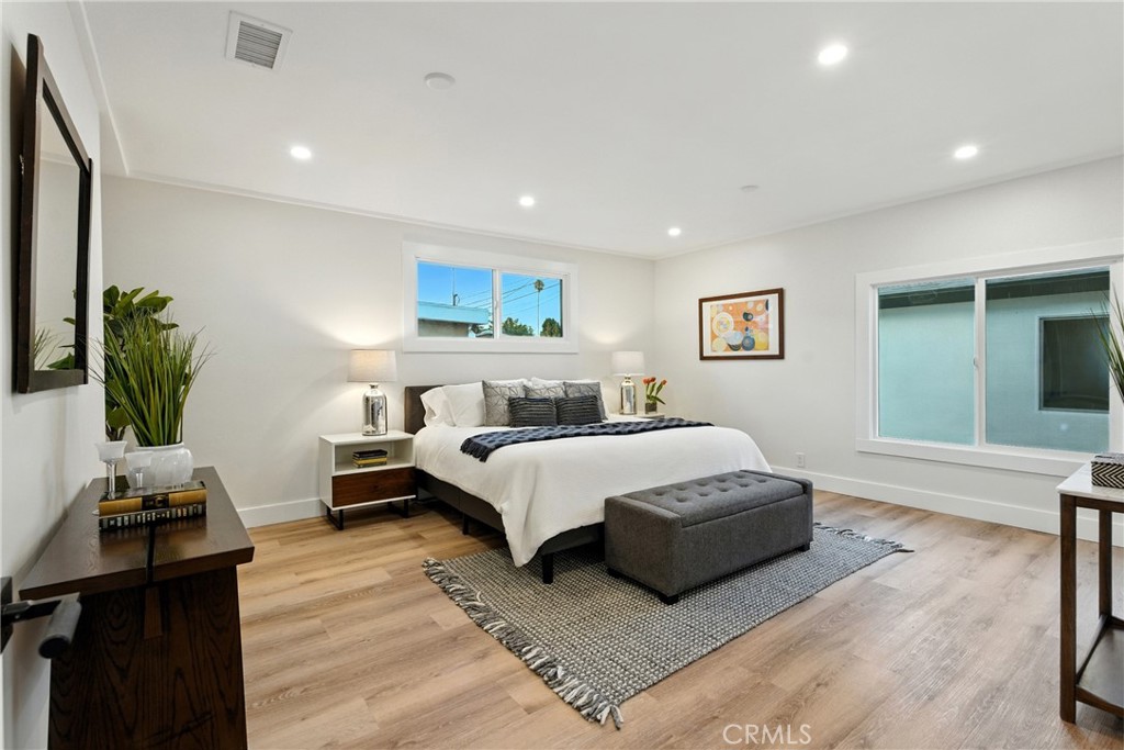 4340 2nd Avenue Los Angeles, CA 90008 - Photo 21 of 51 a spacious bedroom with a bed and a couch