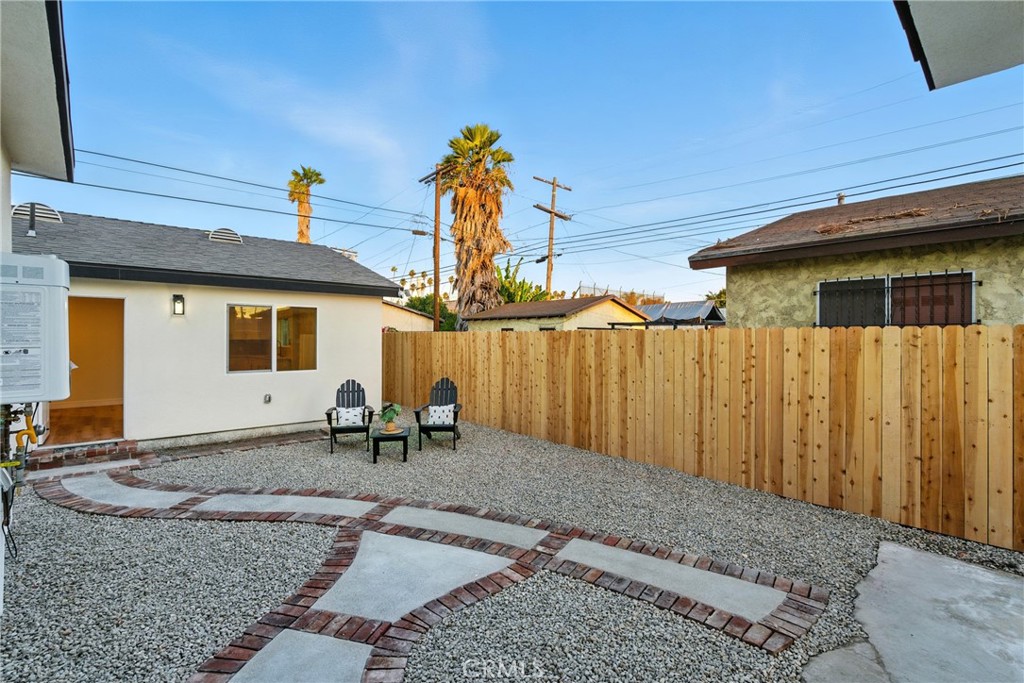 4340 2nd Avenue Los Angeles, CA 90008 - Photo 27 of 51 a backyard of a house with table and chairs