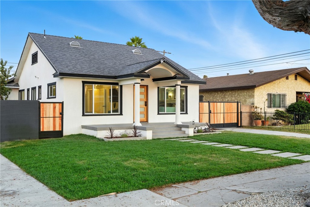 4340 2nd Avenue Los Angeles, CA 90008 - Photo 3 of 51 a front view of a house with a yard and porch