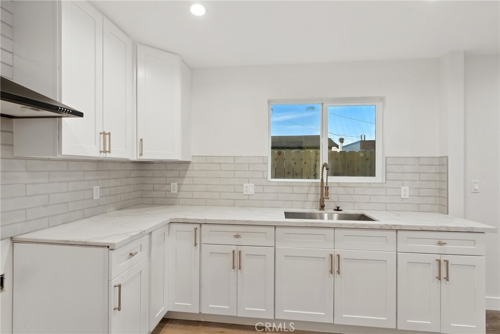4340 2nd Avenue Los Angeles, CA 90008 - Photo 33 of 51 a bathroom with a sink and a mirror