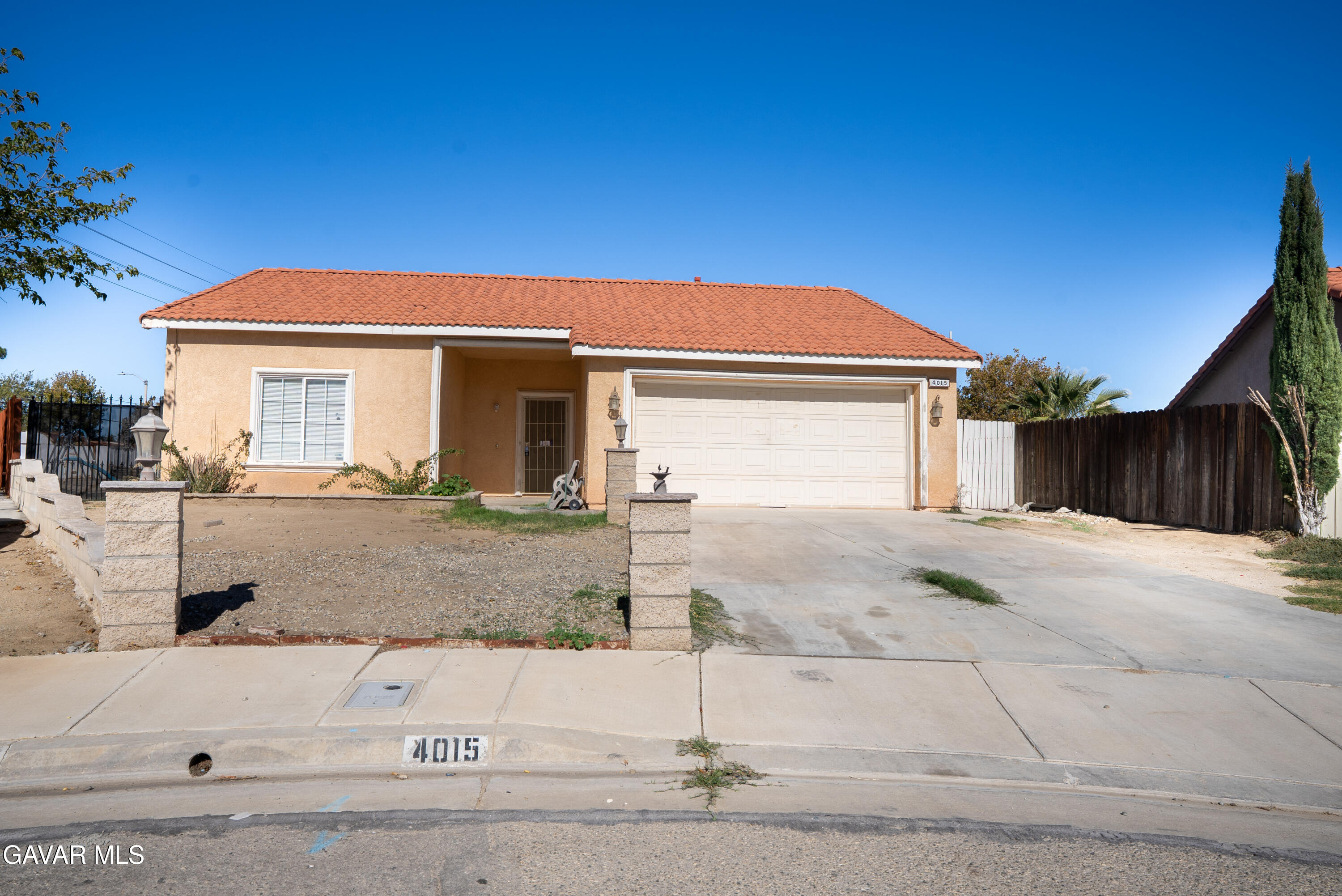 4015 Triton Drive Palmdale, CA 93552 - Photo 18 of 19 front view of a house with a yard