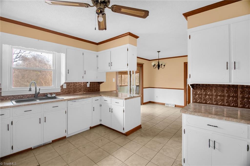 2533 Reedy Creek Road Lexington, NC 27295 - Photo 9 of 31