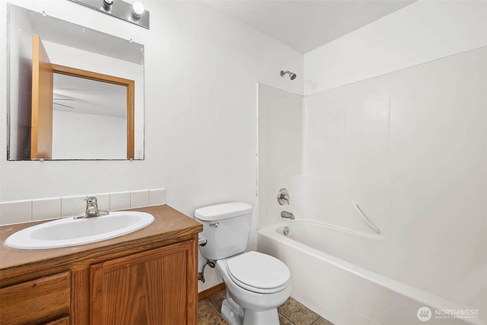 980 Capstone Avenue Othello, WA 99344 - Photo 17 of 20 a bathroom with a sink toilet and a mirror