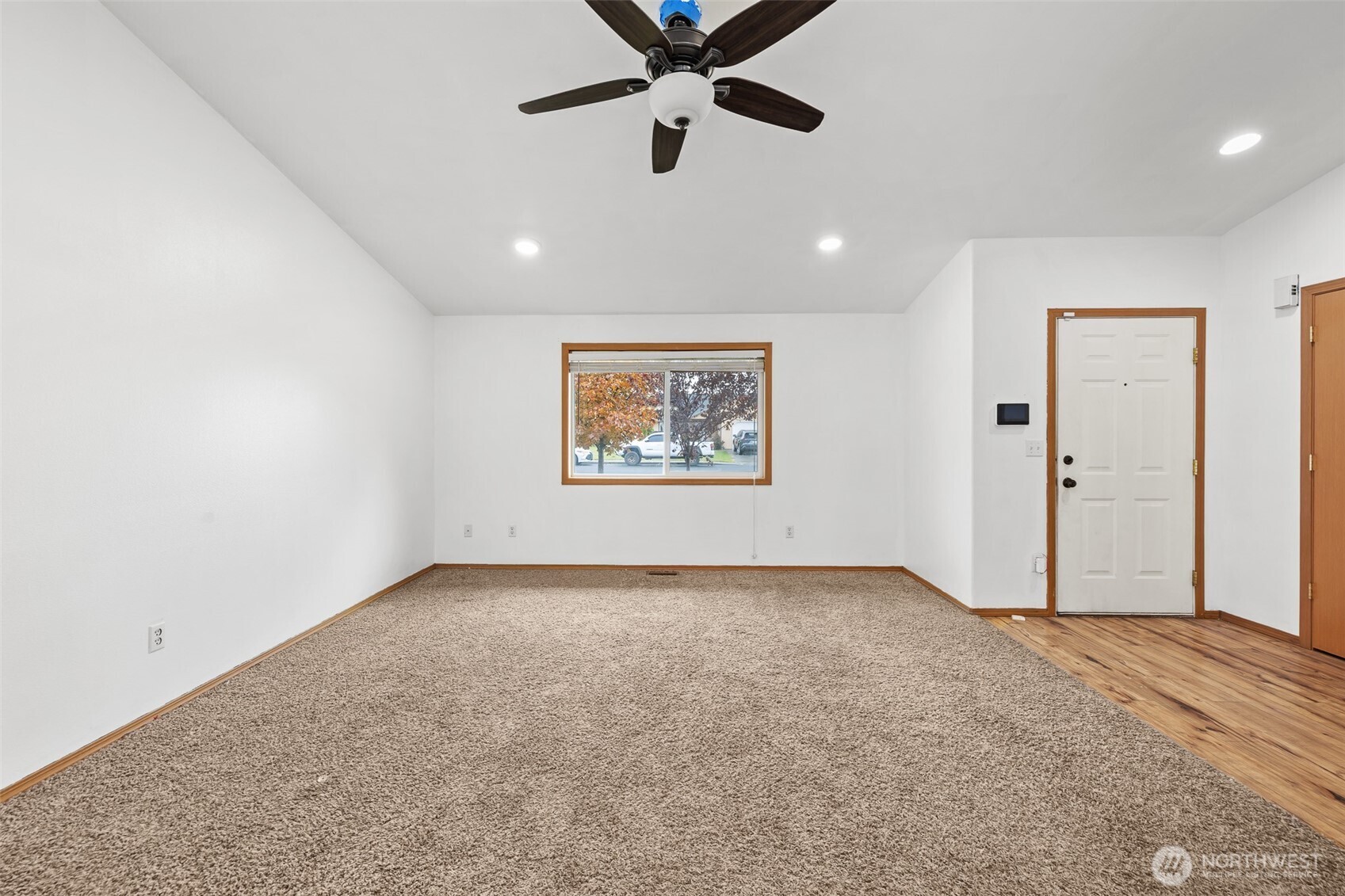 980 Capstone Avenue Othello, WA 99344 - Photo 3 of 20 an empty room with fan and windows