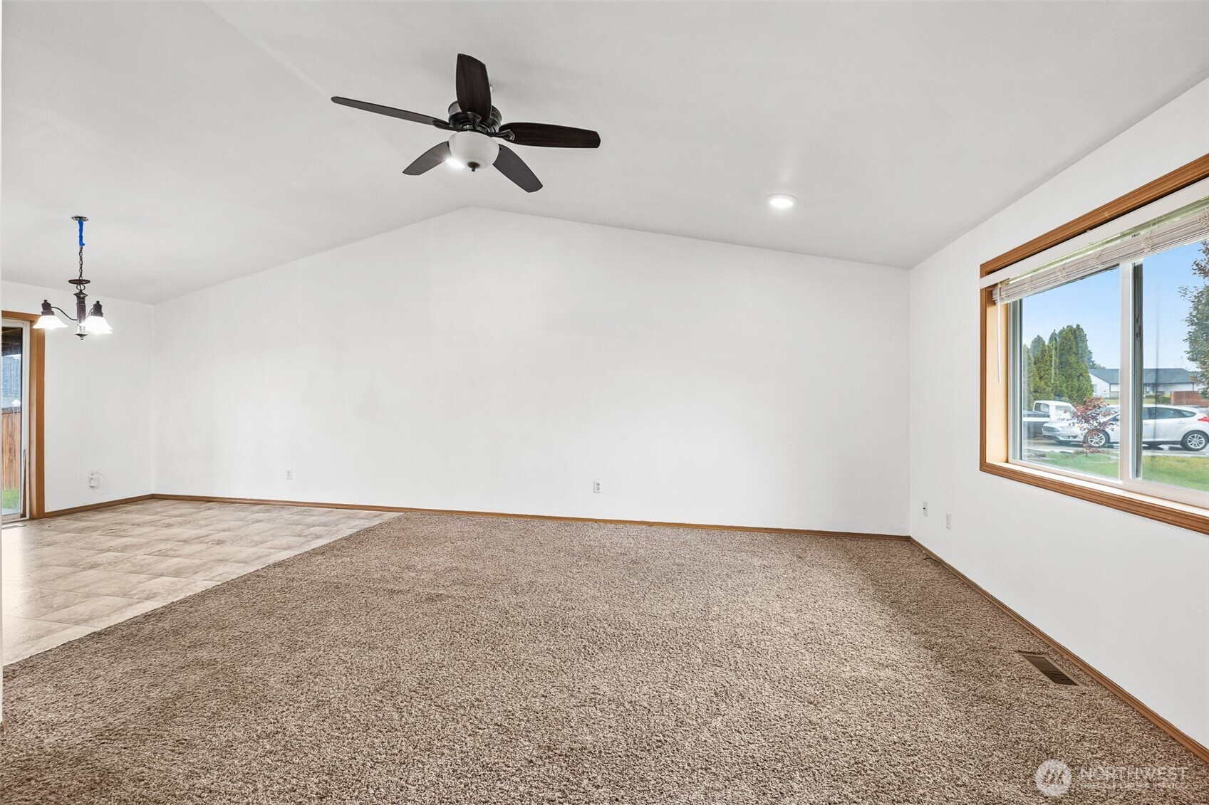 980 Capstone Avenue Othello, WA 99344 - Photo 9 of 20 a view of an empty room with a window