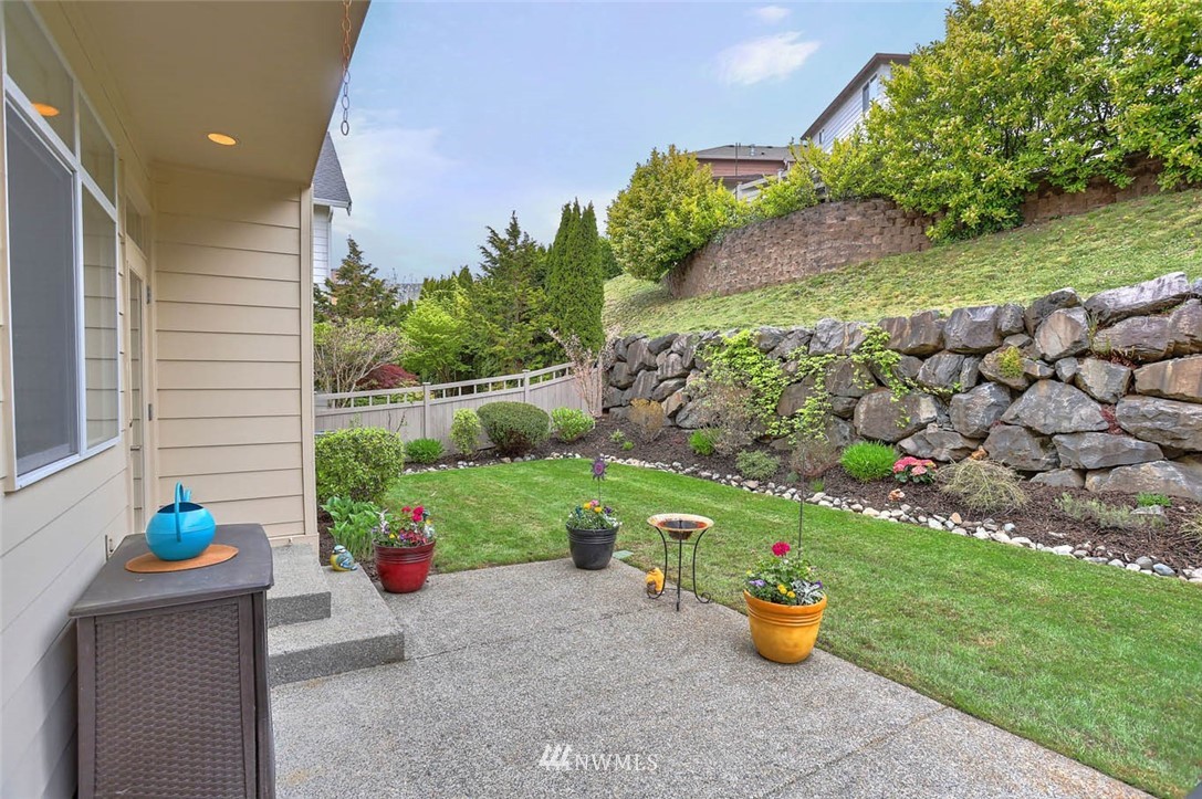 17112 164th Way Southeast Renton, WA 98058 - Photo 34 of 35 a garden view with a seating space