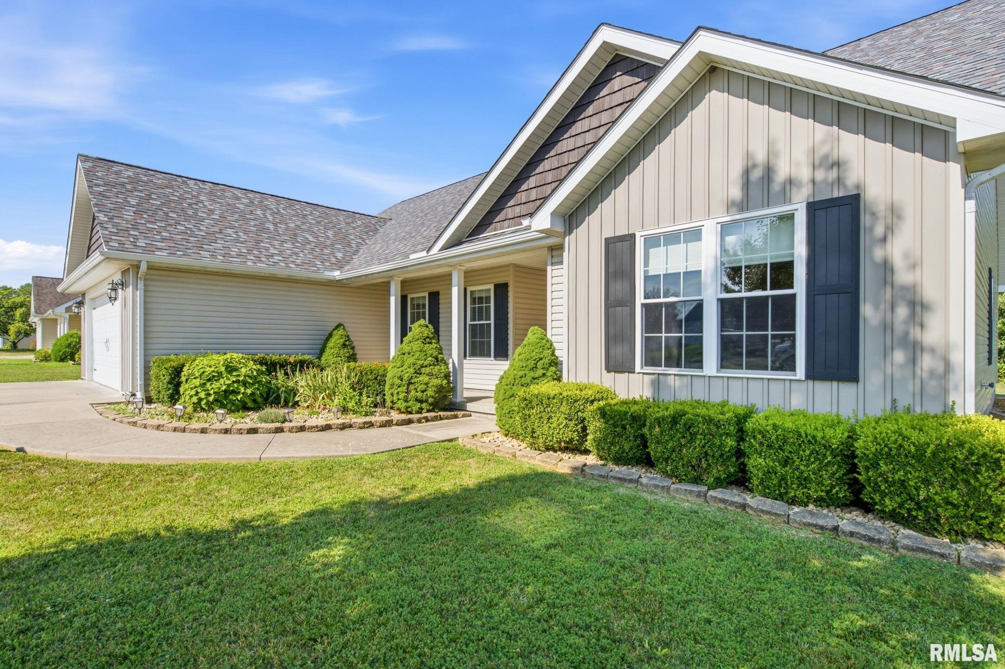 407 Prince Lane Herrin, IL 62948 - Photo 3 of 33