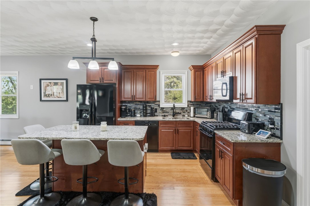 19 Curry Road Cranston, RI 02920 - Photo 5 of 16