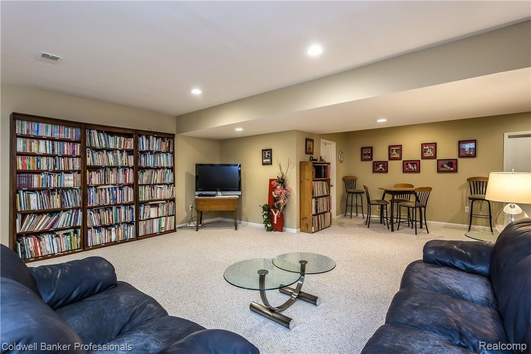34590 Quaker Valley Road Farmington, MI 48331 - Photo 53 of 85 048-Recreation_Room-4350688-large.jpg