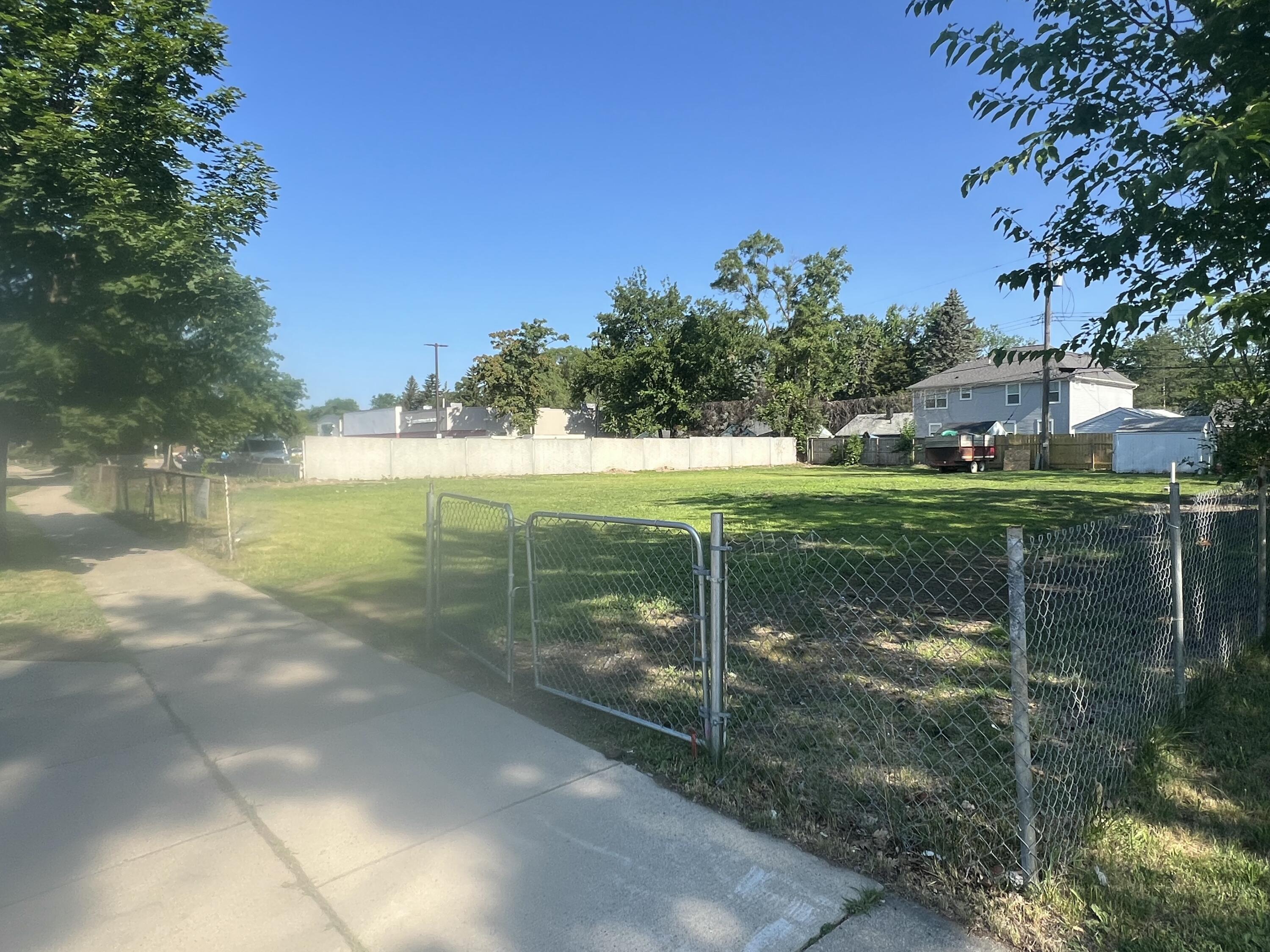 619 East Thirteen Mile Road Royal Oak, MI 48073 - Photo 2 of 4 IMG_5969