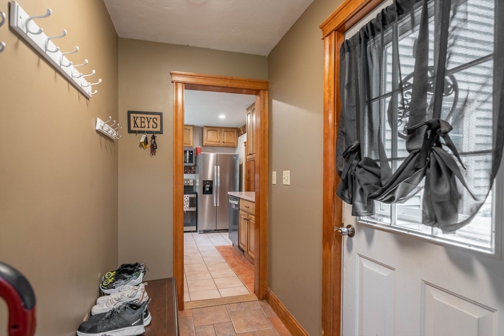 4 Walnut Street Brookfield, MA 01506 - Photo 9 of 33