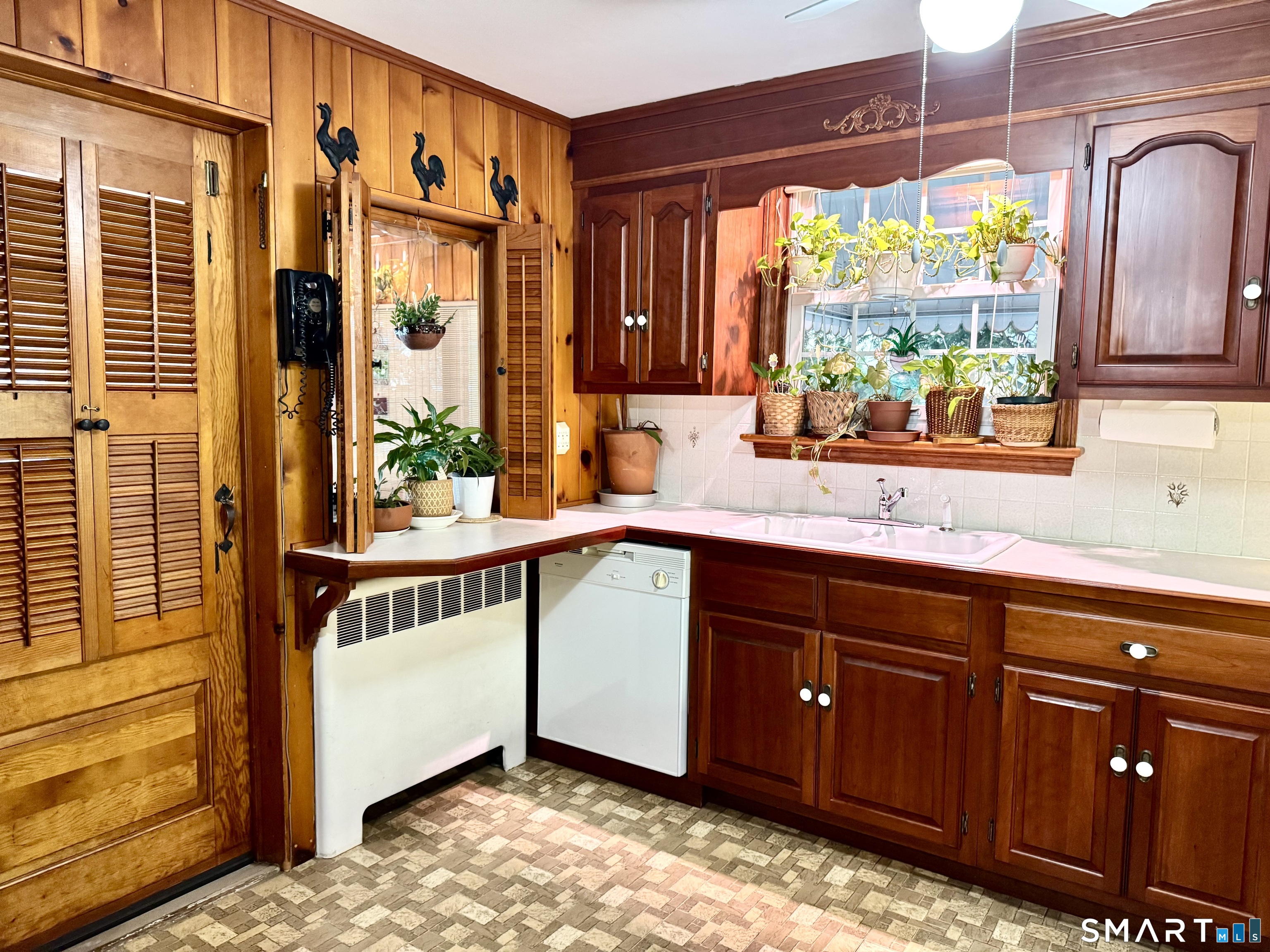 253 Kneeland Road New Haven, CT 06512 - Photo 12 of 42