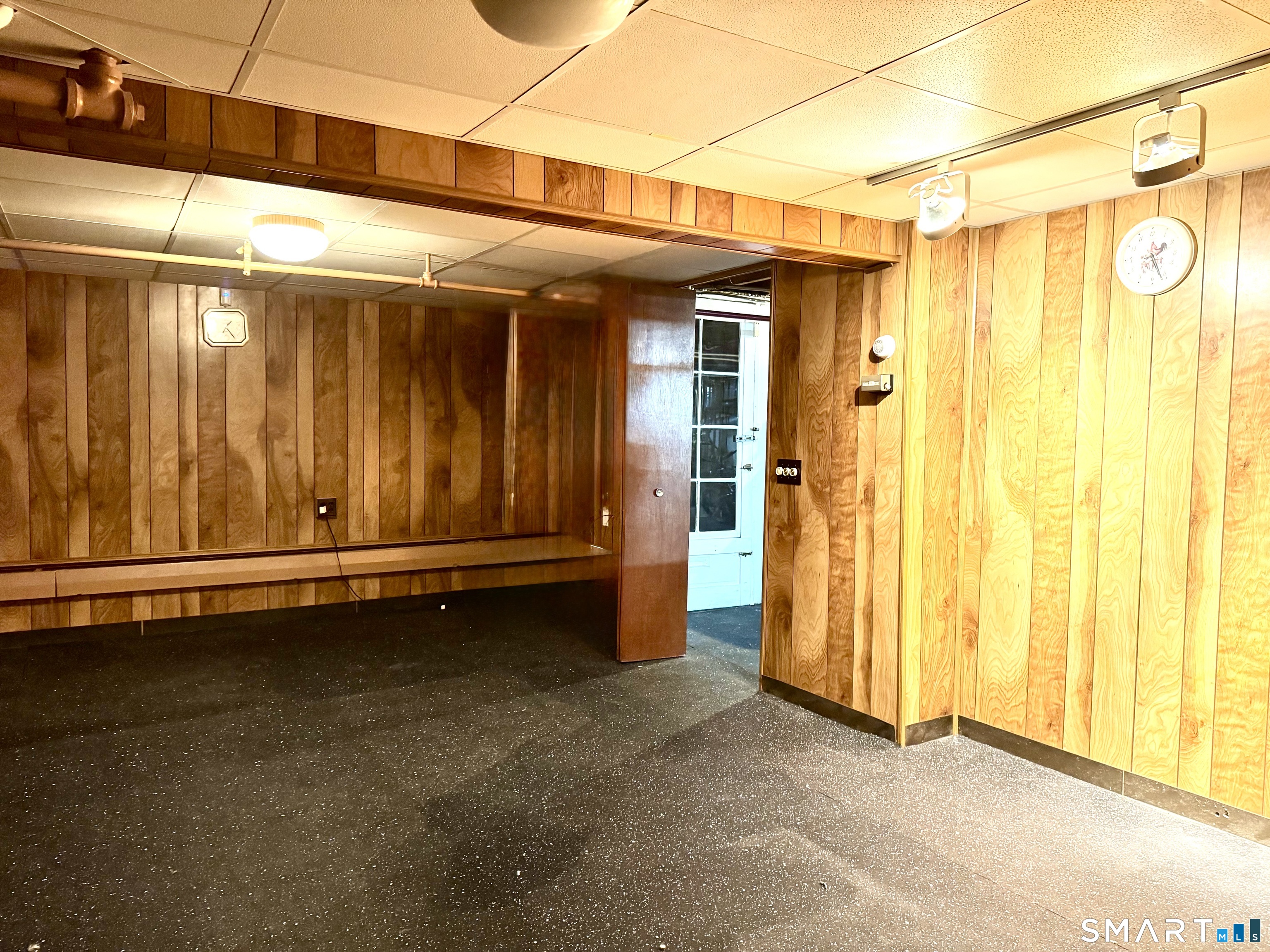 253 Kneeland Road New Haven, CT 06512 - Photo 34 of 42