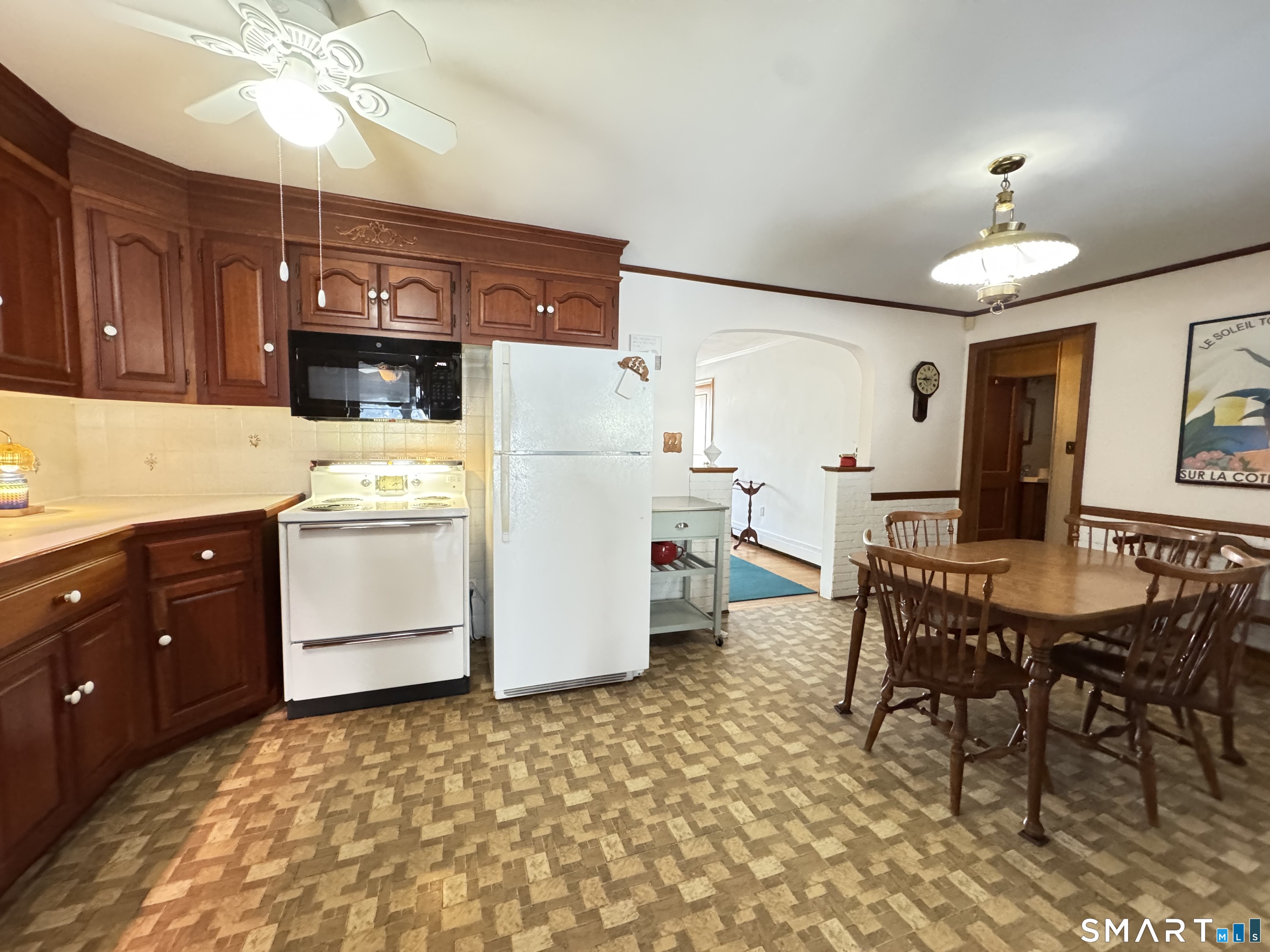 253 Kneeland Road New Haven, CT 06512 - Photo 9 of 42