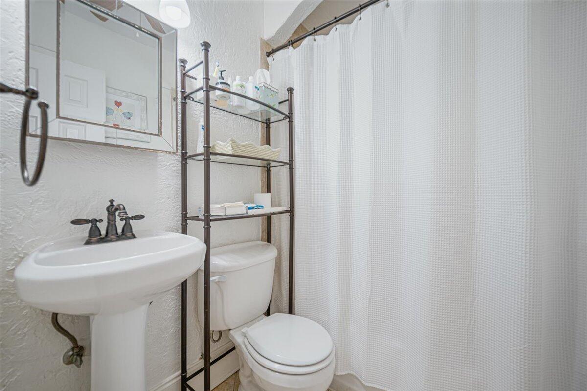 289 Beverly Road West Palm Beach, FL 33405 - Photo 9 of 14 20-20241025-DSC02546