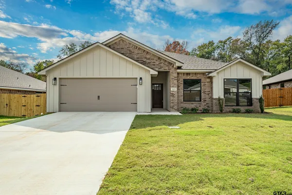 $309,560 | 16418 Crossing Circle, Lindale, TX 75771