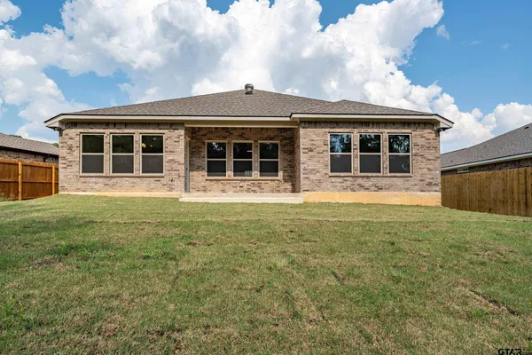 $309,560 | 16418 Crossing Circle, Lindale, TX 75771