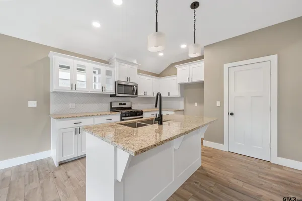 $309,560 | 16418 Crossing Circle, Lindale, TX 75771