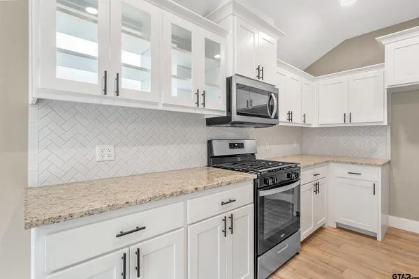 $309,560 | 16418 Crossing Circle, Lindale, TX 75771