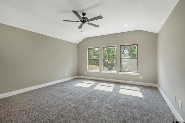 $309,560 | 16418 Crossing Circle, Lindale, TX 75771