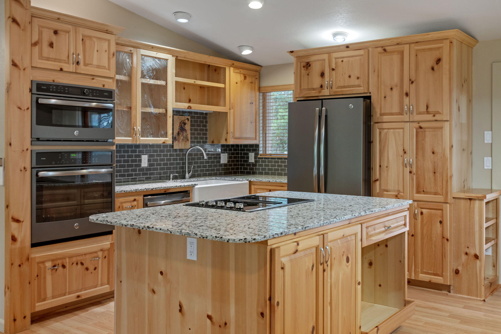 59736 Navajo Road Bend, OR 97702 - Photo 5 of 34 5-web-or-mls-DSC_7654